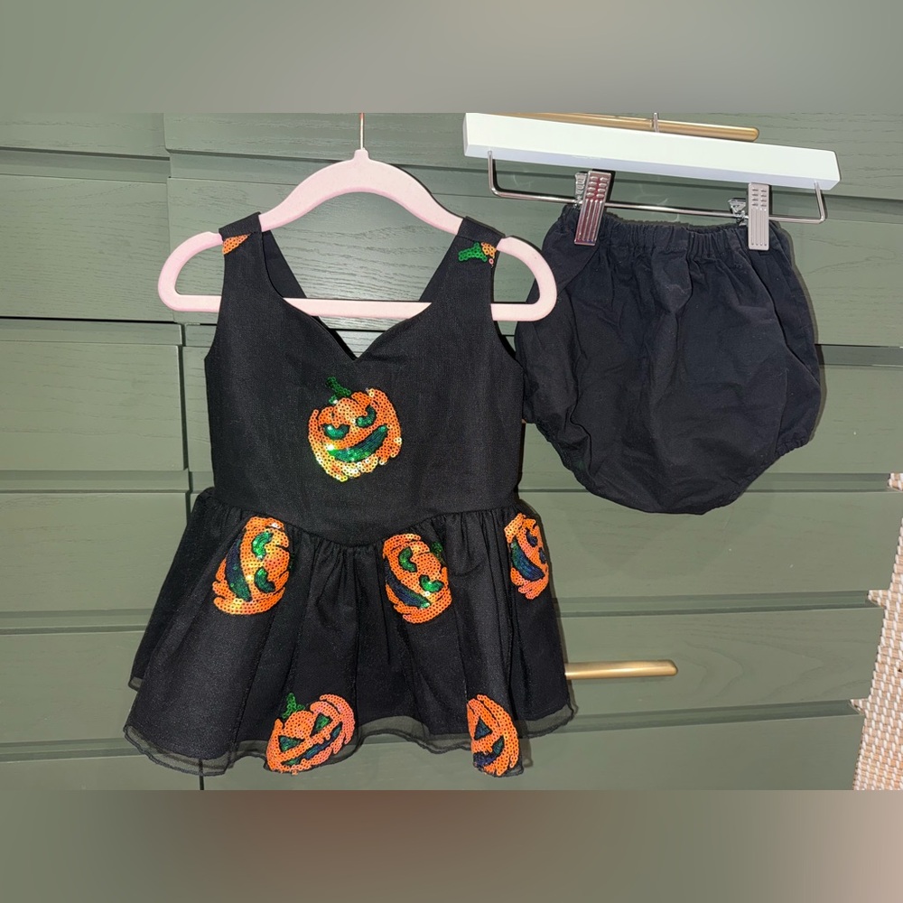 Wild rich kids new without tags pumpkin set